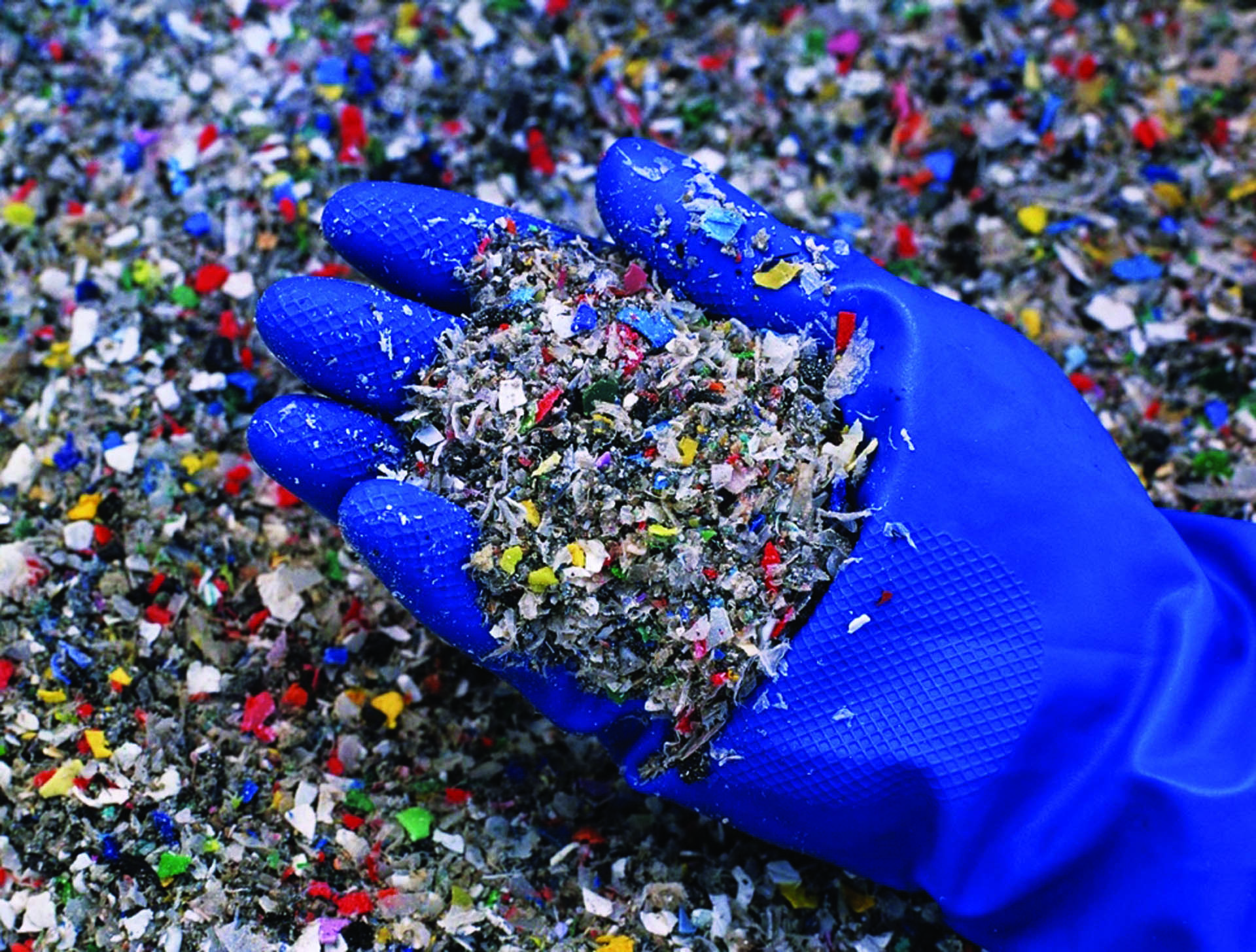 Continuous Pyrolysis for Shredded Plastic Waste